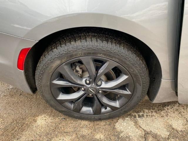 2020 Chrysler Pacifica Red S