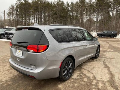 2020 Chrysler Pacifica Red S
