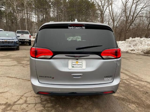 2020 Chrysler Pacifica Red S