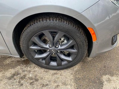 2020 Chrysler Pacifica Red S