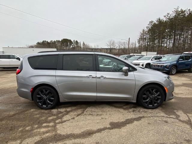 2020 Chrysler Pacifica Red S